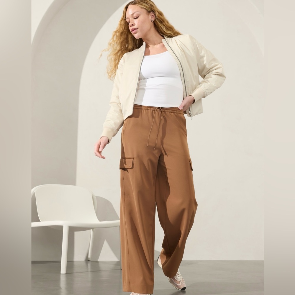 NWT-Athleta Walnut Promenade Cargo Pant, Small Petite